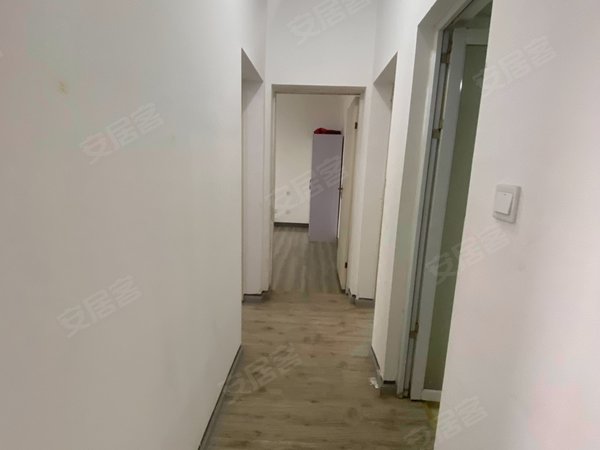 無中介,套三三臺空調,近工廠,醫院,學校,位置極好